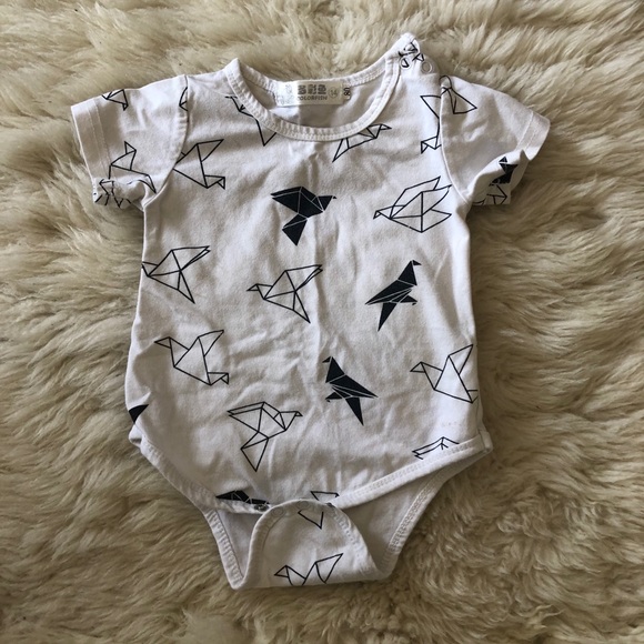 Baby Onsie/Top. - Picture 1 of 2